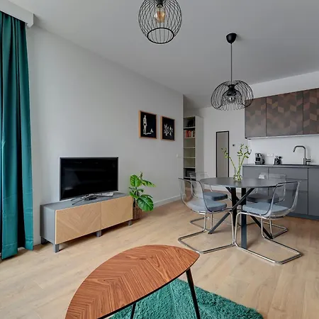 Doki Living By Blue Mandarin Parking & Foodhall * Gdaňsk